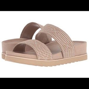 Donald Pliner♥️NWT♥️cait sandal almond size 8.5